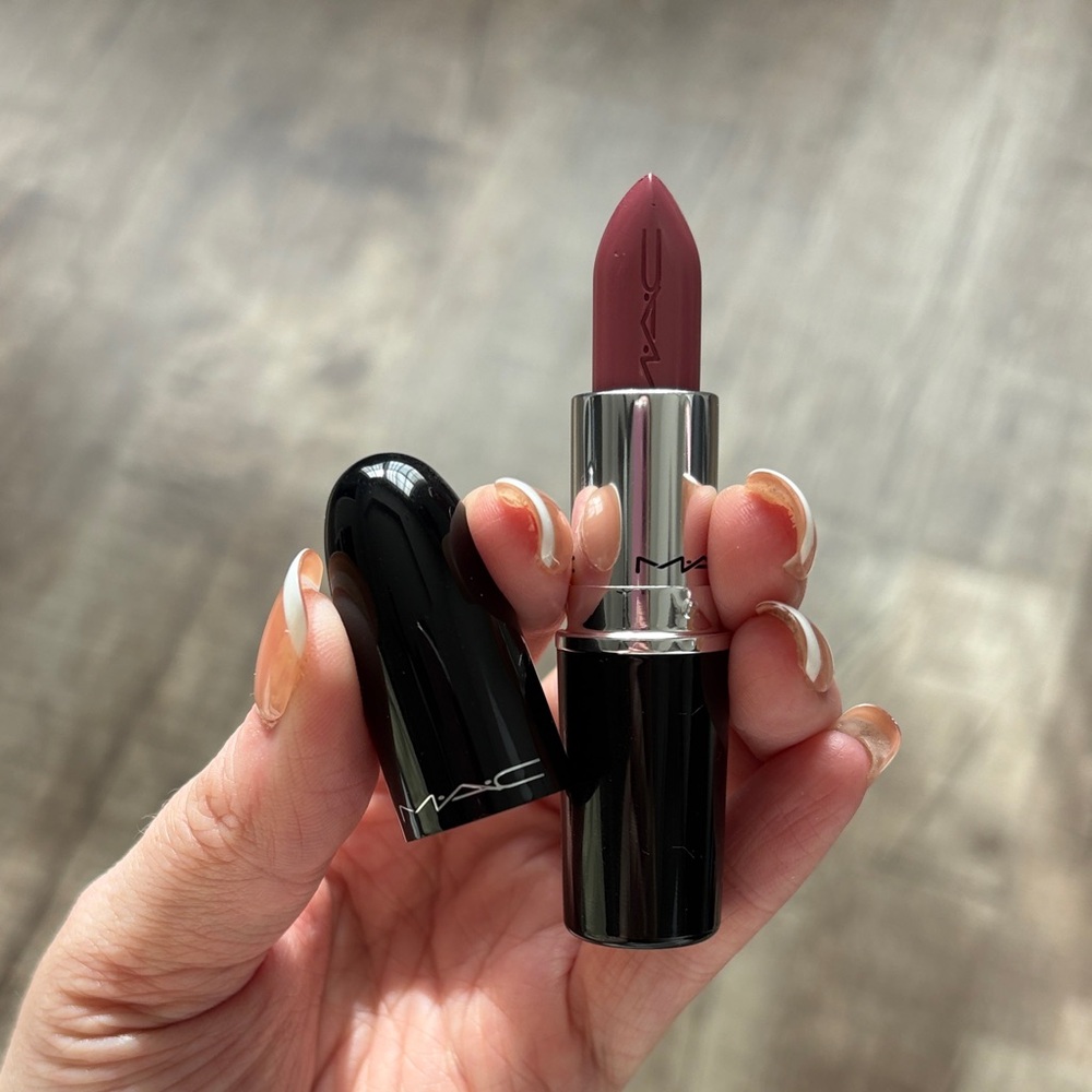 NWOT MAC Cosmetics Lipstick in Syrup